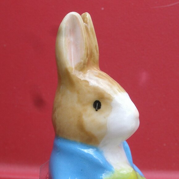 Peter Rabbit & Radishes Porcelain Topper Figurine - Picture 13 of 15